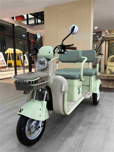 Trírothach Leictreach atá Cairdiúil don Teaghlach-